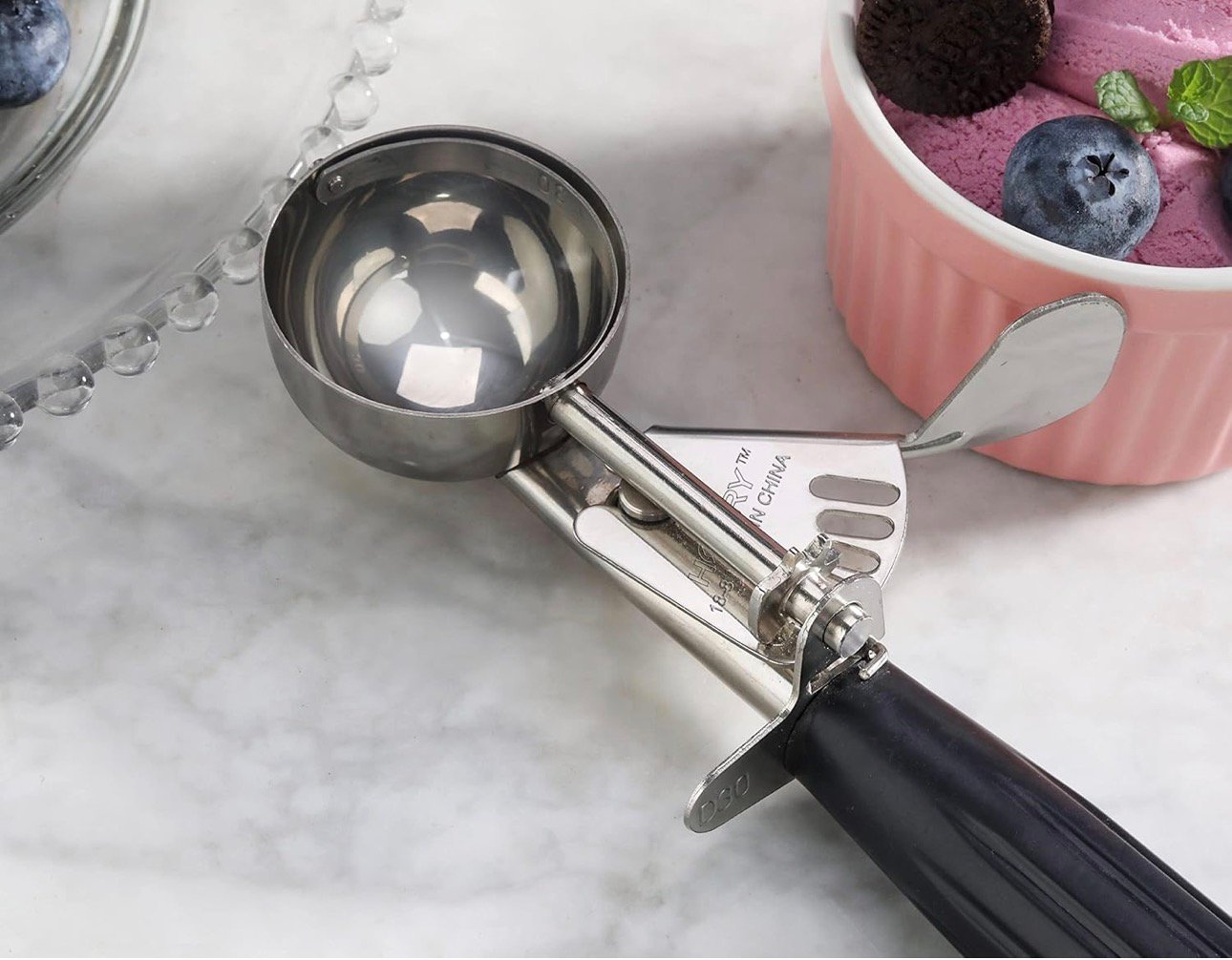 Commercial-Grade Thumb Press Food Disher/Ice Cream Scoop, 18/8 Stainless Steel, 1.25 oz, Size 30, Black - Image 5